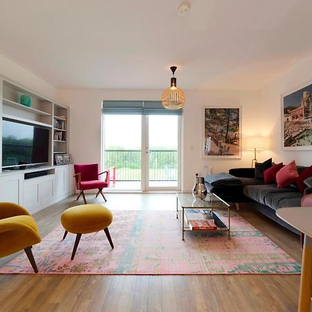 Pass The Keys Stunning And Spacious Modern Flat - Own Car Park CBG Exterior photo