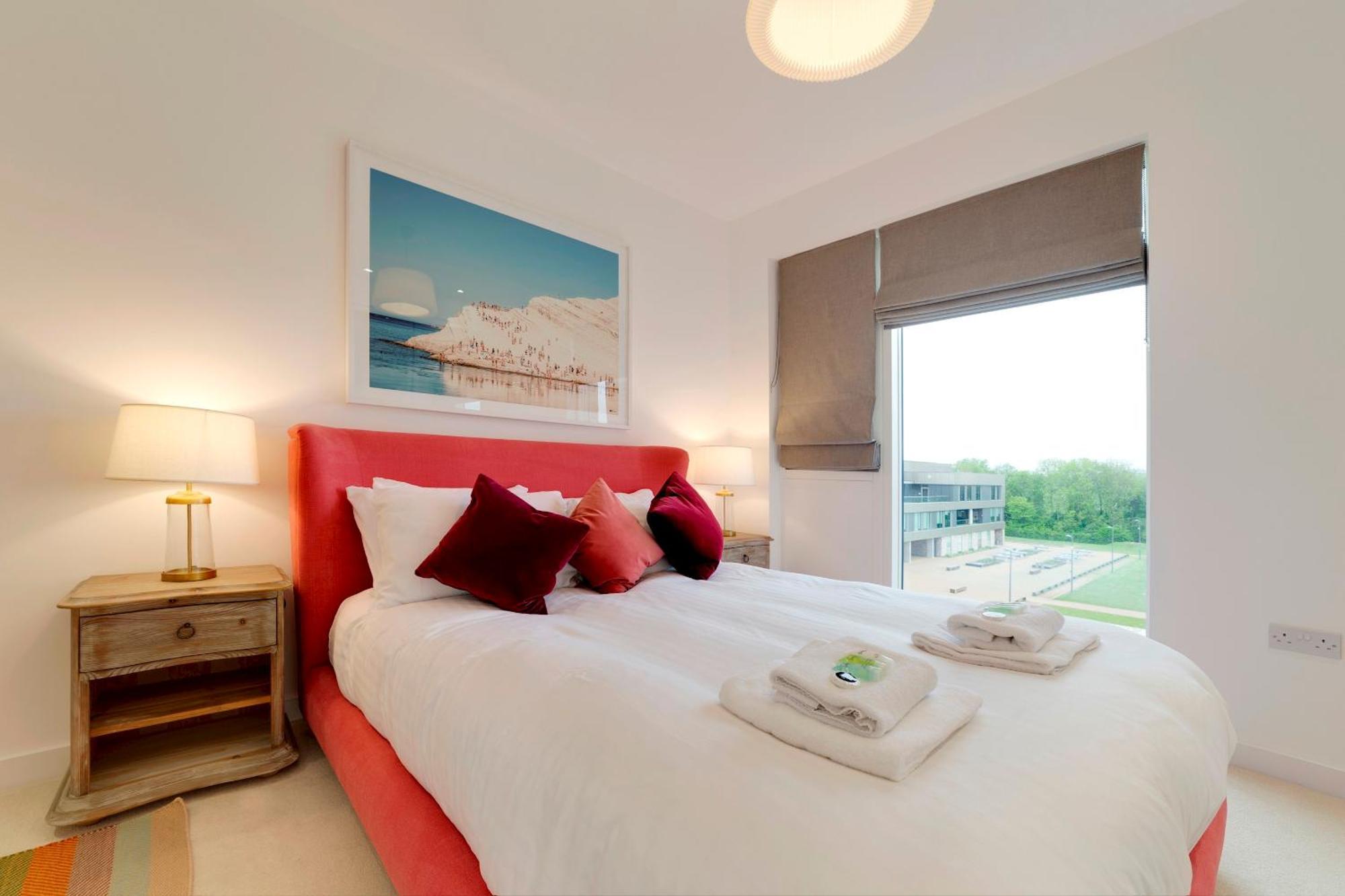 Pass The Keys Stunning And Spacious Modern Flat - Own Car Park CBG Exterior photo