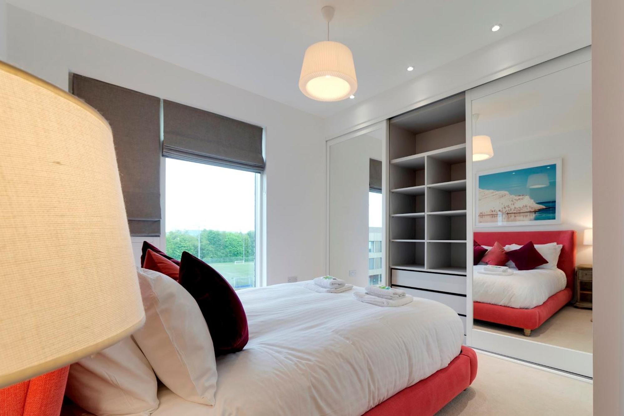 Pass The Keys Stunning And Spacious Modern Flat - Own Car Park CBG Exterior photo