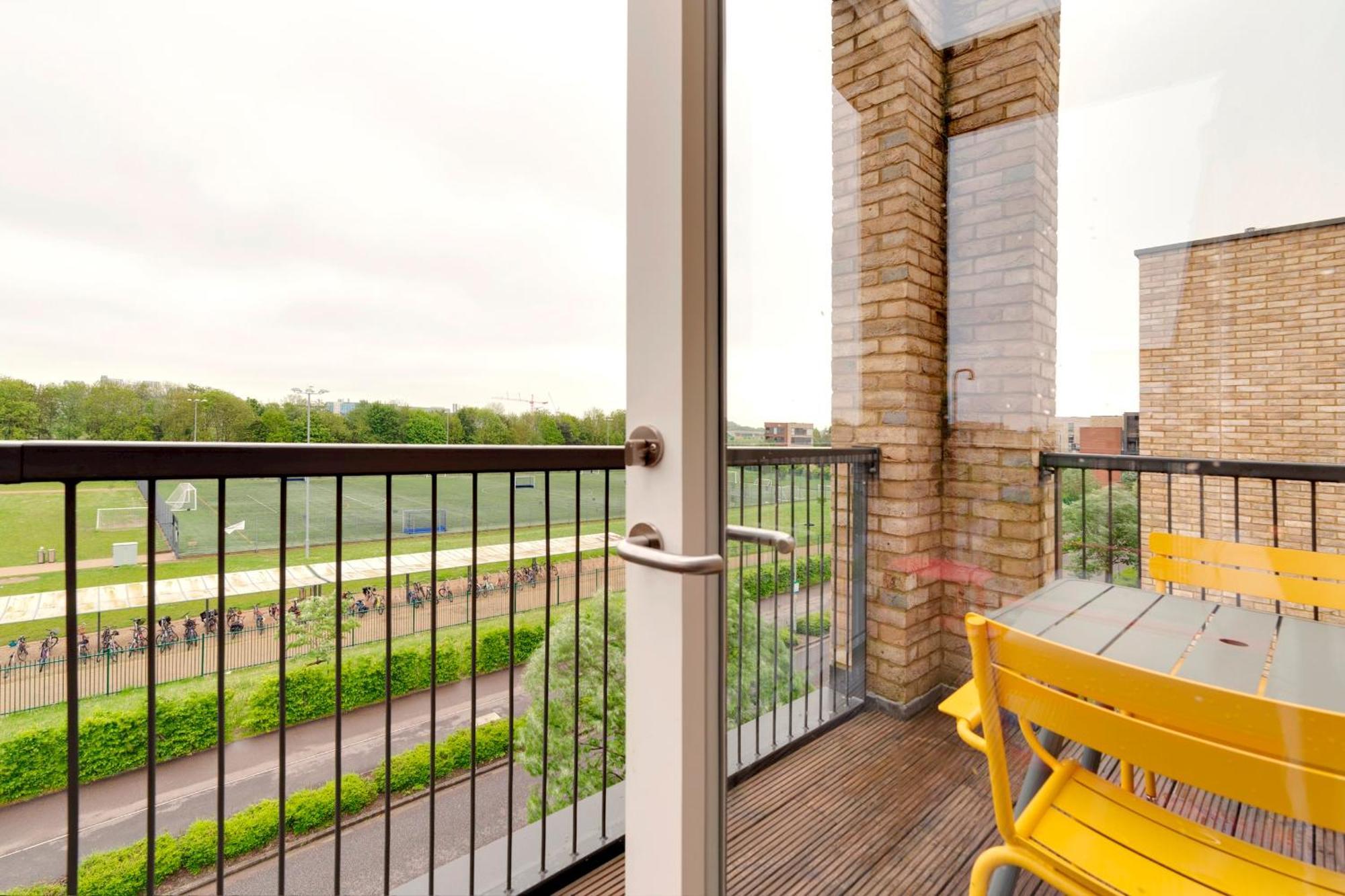 Pass The Keys Stunning And Spacious Modern Flat - Own Car Park CBG Exterior photo