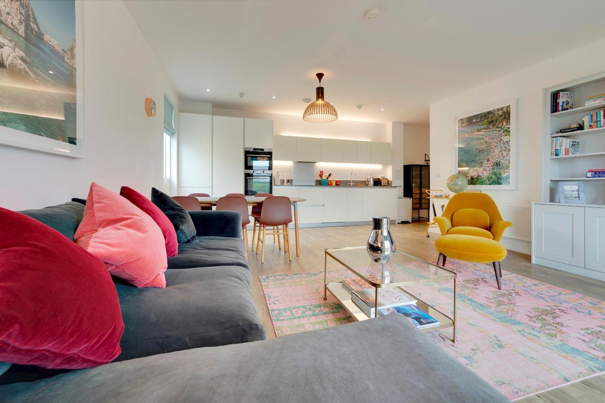 Pass The Keys Stunning And Spacious Modern Flat - Own Car Park CBG Exterior photo